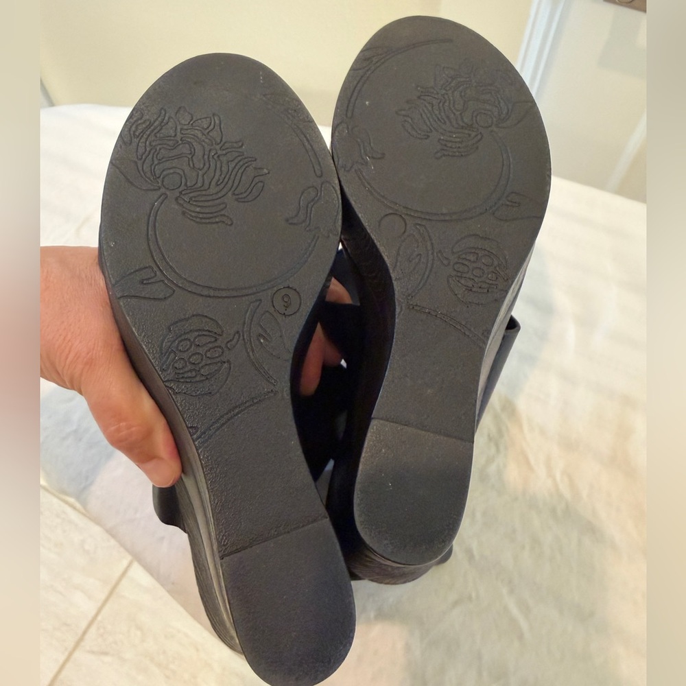 NWOT - Bull Boxer Black Wedge Sandals with Buckle Strap - Picture 7 of 12